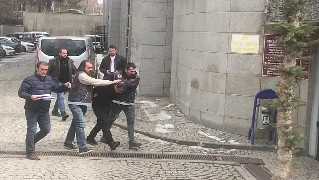 Eşi ve kızını öldüren öğretmen tutuklandı