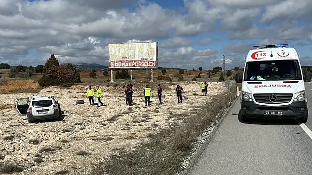 Kütahya'da devrilen otomobilin sürücüsü hayatını kaybetti