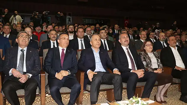 Bakan Yerlikaya: Vatandaşımıza kimse şekil yapamaz, racon kesemez