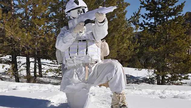 Komandoların eksi 25 derecede zorlu eğitimi