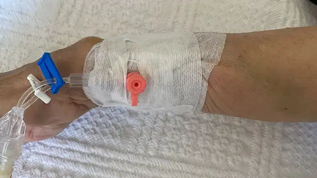 Damar yolu ile verilen serumda mikroplastik çıktı