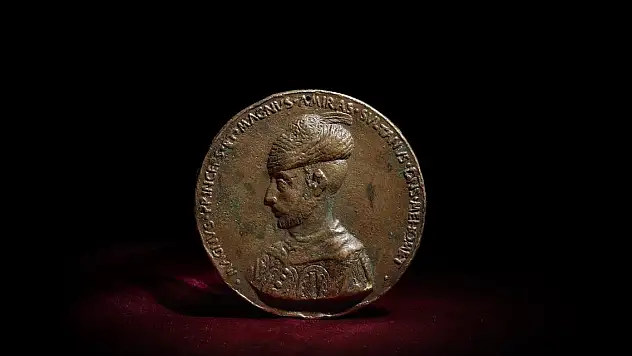 Fatih'in şehzadelik dönemine tarihlenen 'tılsımlı madalyon' Londra'da satışa çıkacak
