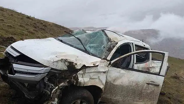 Araç şarampole yuvarlandı: 3 yaralı