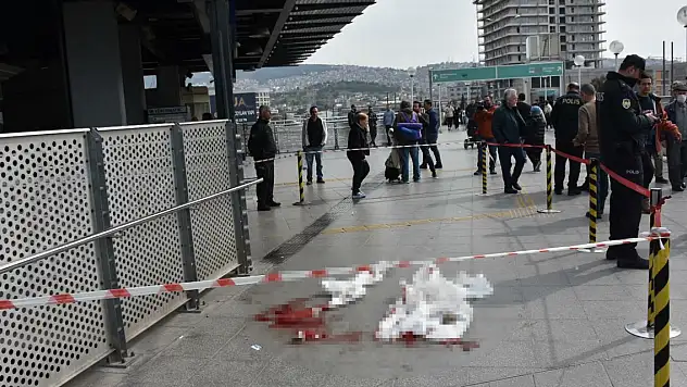 İzmir'de aktarma merkezi önünde silahlı saldırı 1 ölü, 2 yaralı