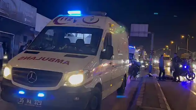 İzmir'de yolun karşısına geçen çifti kaza ayırdı: 1 ölü, 1 yaralı