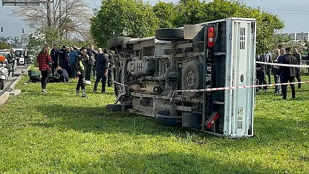 Devrilen kamyonetteki infaz koruma memuru yaşamını yitirdi