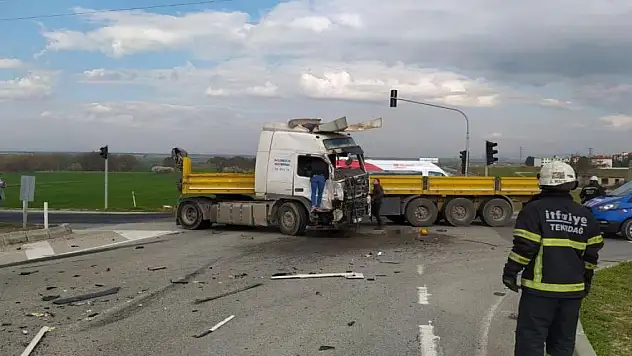 Tekirdağ'da tır, yolcu minibüsüne çarptı: 5 ölü, 10 yaralı