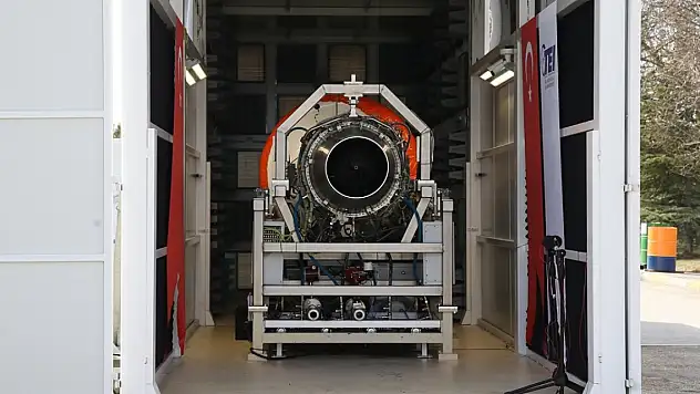 Türkiye'nin askeri turbofan motoru 'TEI-TF6000' tanıtıldı