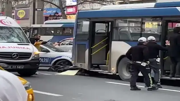 Sosyal medyadan 'Beni evlatlarımdan başkası affetmesin' diye yazan yerel sanatçı, otobüsün altında can verdi