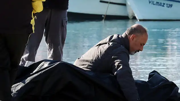 Falezlerden denize düşmüştü... Babadan, ölen oğluna son bakış