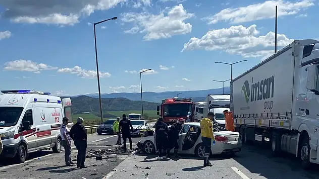 Gaziantep'te tırla otomobil çarpışması sonucu 2 kişi öldü, 2 kişi yaralandı