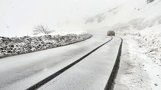 Bingöl - Diyarbakır kara yolu tır trafiğine kapatıldı