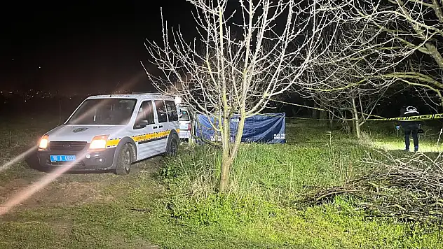 Ailesine ait meyve bahçesinde başından vurulmuş halde ölü bulundu