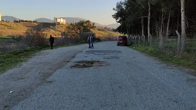 Eşini yakalayan koca cinnet getirdi: 1'i ağır 2 yaralı