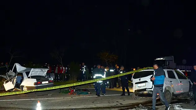 Antalya'da 3 aracın karıştığı kazada 3 kişi öldü