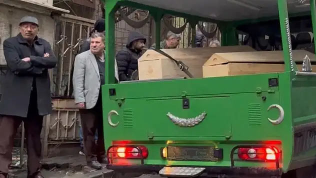 Annesini ve kız kardeşini öldüren şahıs camide intihar etti