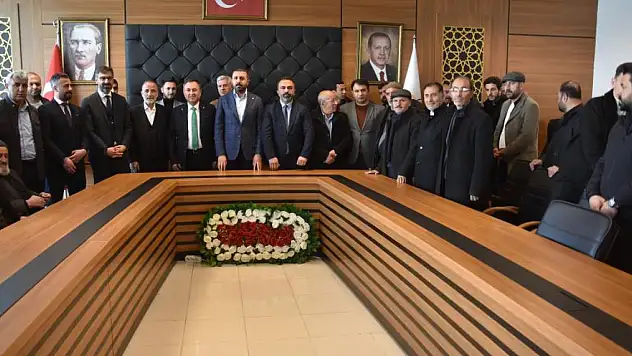 CHP belediye başkan adayı 300 akrabası ile birlikte AK Parti'ye geçti