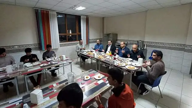 Seydişehir Kaymakamı Cevdet Bakkal öğrencilerle iftarda buluştu