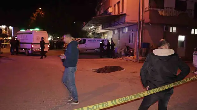 Boşanma aşamasındaki eşine kurşun yağdırdı