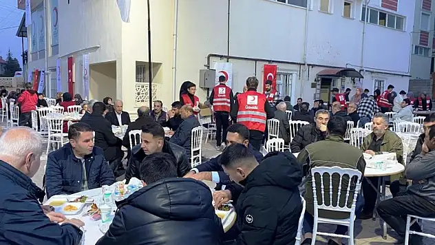 Konya Kulu'da Kızılay'dan 150 kişiye iftar yemeği