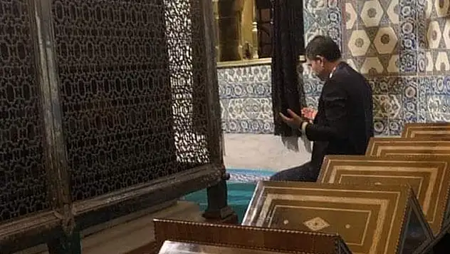 Murat Kurum Güne namazla başladı