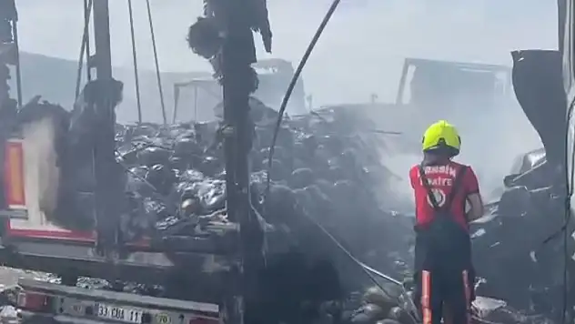 Mersin'de TIR garajında yangın: 5 araç kullanılamaz hale geldi