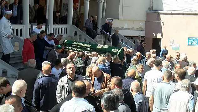 İstanbul- Marmara Denizi'nde batan geminin kaptanı son yolculuğuna uğurlandı