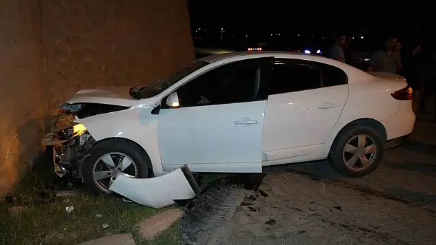 Kırıkkale'de iki otomobil kafa kafaya çarpıştı: 2 yaralı