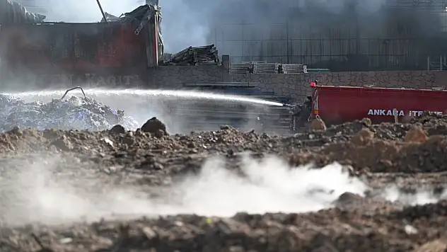 Ankara Hurdacılar Sanayi Sitesi'ndeki yangın kontrol altına alındı