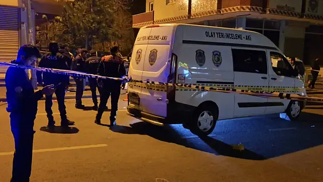 Husumetlisinin aracını kurşunladı: 1 ölü