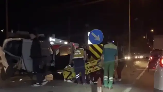 Otomobil ile hafif ticari araç çarpıştı: 9 yaralı