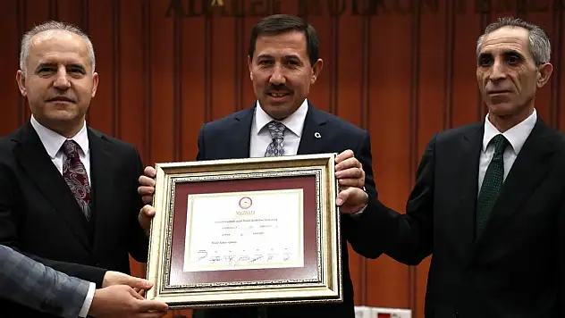 Karatay Belediye Başkanı Kılca mazbatasını aldı