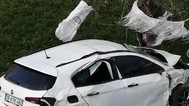 Cenaze için yola çıkan otomobil kaza yaptı! 1 ölü, 4 yaralı