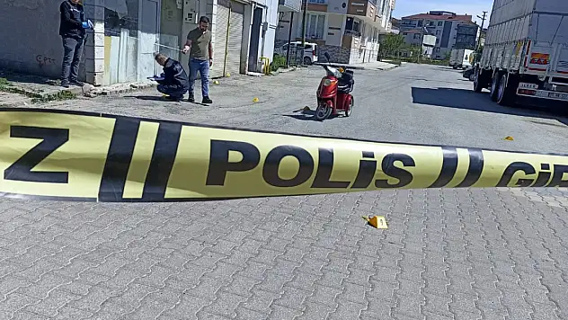 Boşanma davası açan eşini vurup, intihara kalkıştı