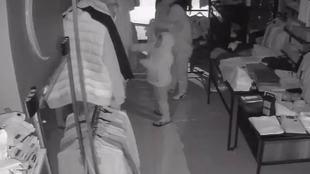 Müşteri gibi önce denediler sonra çaldılar