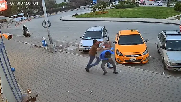 'Yan baktın' kavgası kamerada