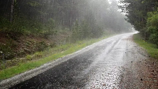 Meteoroloji'den 2 kente 'gök gürültülü sağanak' uyarısı