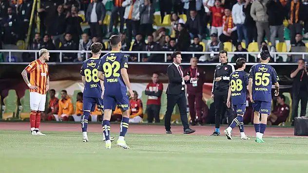 Fenerbahçe sahadan çekildi, Süper Kupa maçı yarım kaldı