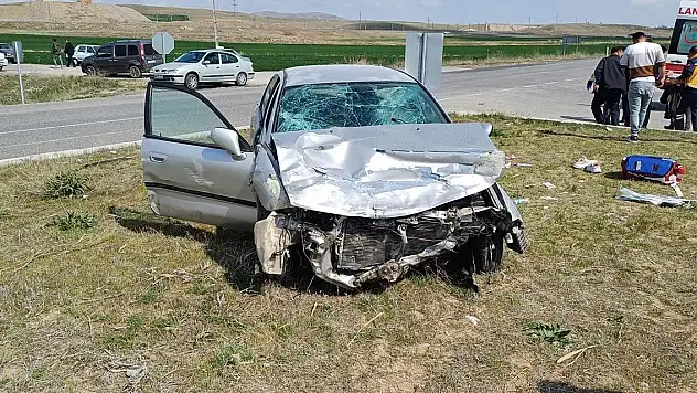 İki otomobil çarpıştı: 9 yaralı