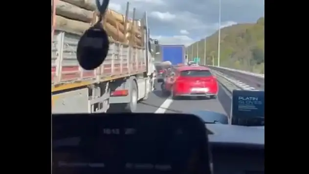 Bakan Koca uyardı: 122 acilin önü kesilmemeli