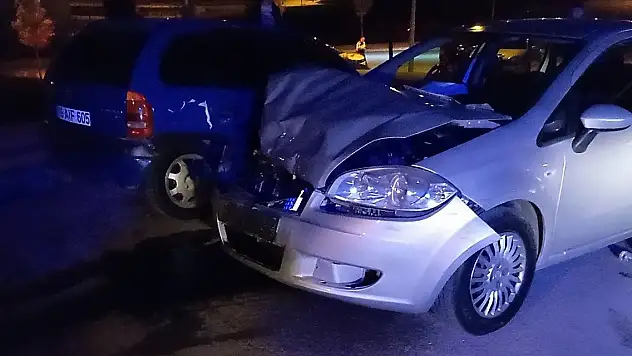 Alkollü sürücü park halindeki araçların arasına daldı