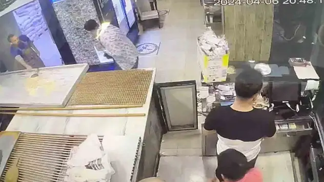 Lahmacun tartışmasının ardından dükkanı kurşunlayıp kaçtı