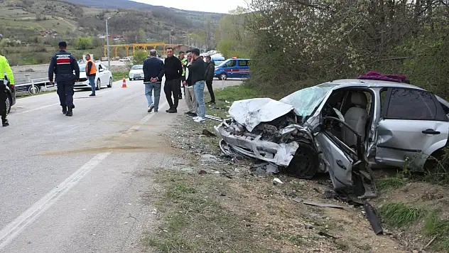 Tokat'ta iki otomobil kafa kafaya çarpıştı: 1 ölü, 8 yaralı