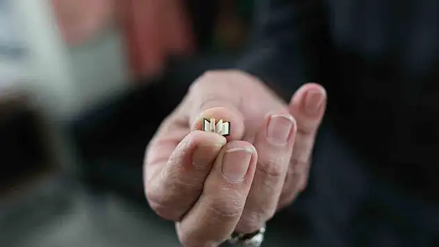 Tırnaktan bile küçük İncil!