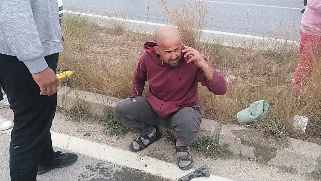 Motosiklet sürücüsü metrelerce sürüklendi