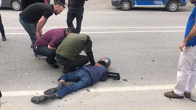 Hafif ticari araçla çarpışan motosiklet sürücüsü öldü