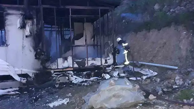 Yangın, müstakil evi kullanılamaz hale getirdi