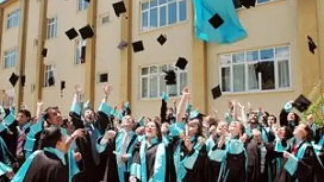 Huğlu MYO'da mezuniyet sevinci