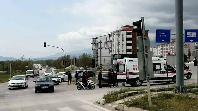 Kaza araç kamerasına yansıdı: 4 yaralı