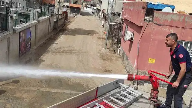 Eve atılan torpil yangına sebep oldu